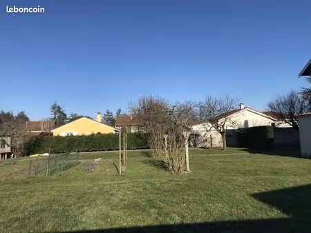 terrain à bâtir de 675 m² à veauche (42)
