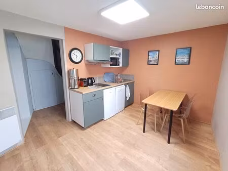 location 1 à 4 bureaux meublés + vitrine - centre-ville d'amboise
