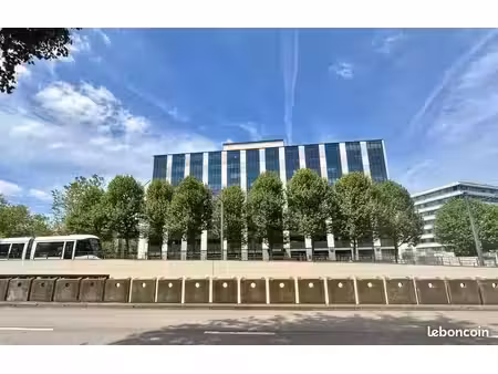 bureaux 1 100 m²