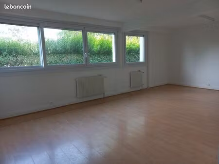 a louer local professionnel rez-de-chaussée 110m²
