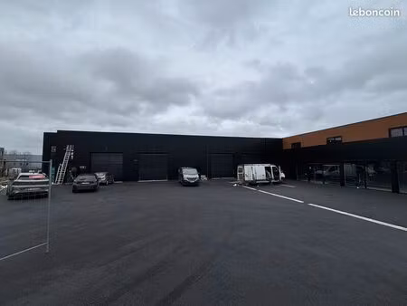 local d'activité 700 m²
