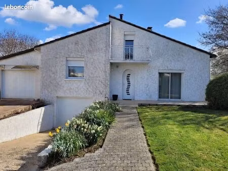 maison familiale 6 pièces – 135 m² – piscine – terrain clos de 986 m²