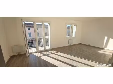appartement 4 pièces (2 chambres) 70m2 avec balcon et cave.■avec balcon et cave