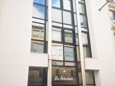 50 m2 chartrons + parking privé