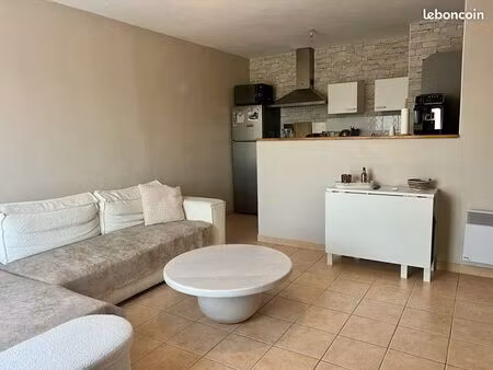 t2 rénové en résidence privée proche centre-ville – l’isle-sur-la-sorgue