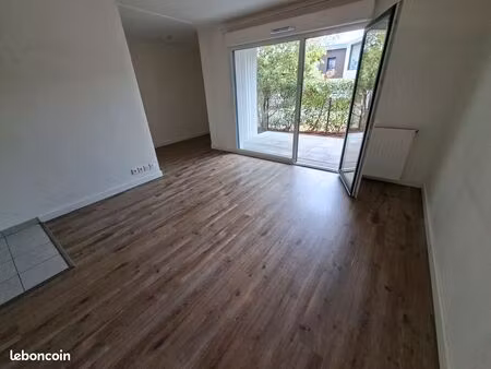 mérignac capeyron – t3 de 57 m² (2017) en rdc avec jardinet & parking sous-sol... au calme