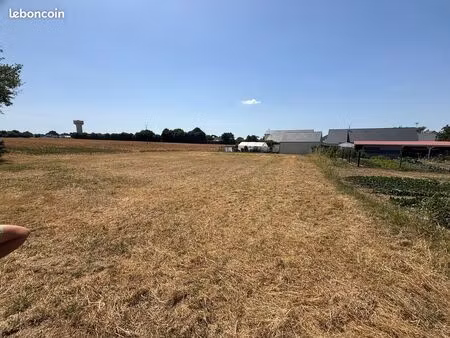 terrain à bâtir de 1310 m² à la pommeraye (49)