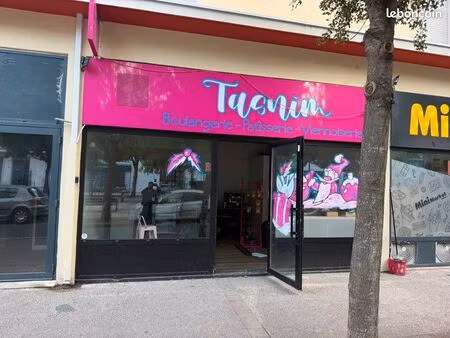 local commercial 32m ( sabine )
