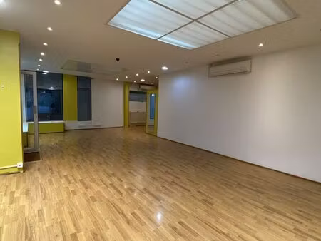 local commercial 64 m²