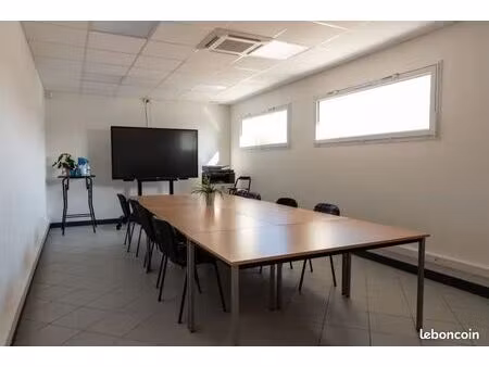 location de salles et bureaux professionnels à biard