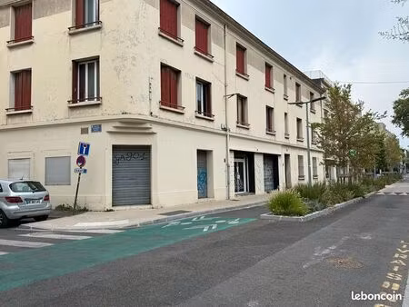 local commercial 157 m² avignon
