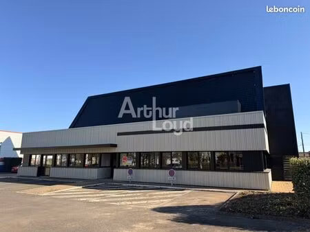 local commercial 685 m² poitiers