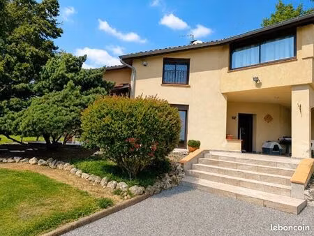 propriété d’exception avec vue pyrénées – 5 ha  piscine  dépendance de 140 m² et potentiel