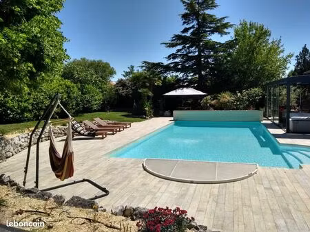 maison . 6 pièces . 288 m²