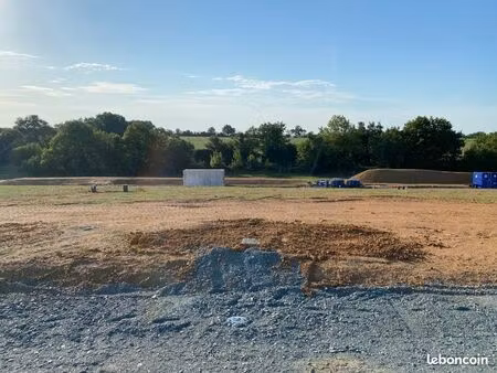 terrain à bâtir de 455 m2 au prix de 22750 à pissotte (85)