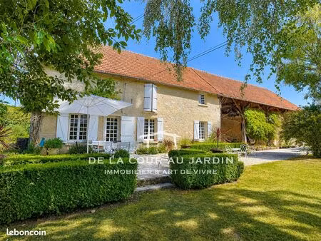 maison 8 pièces 240 m²