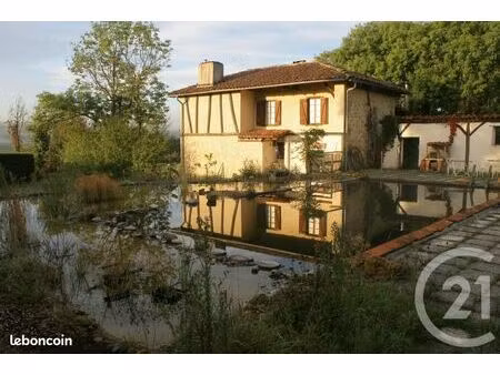maison 7 pièces 254 m²