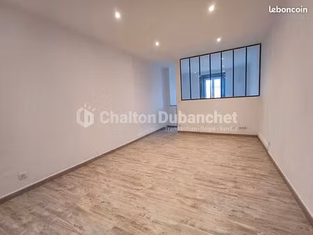 studio 1 pièce 40 m²