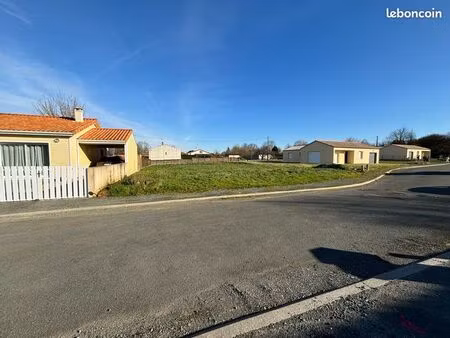terrain viabilisé 800m2 mervent