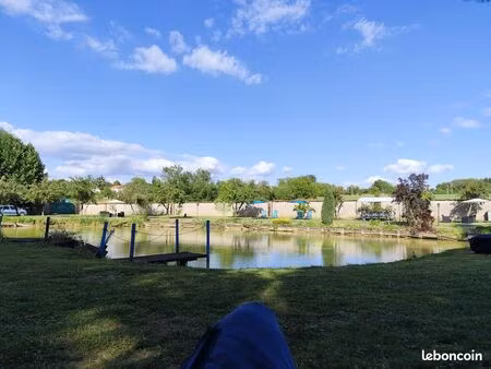 etang de loisirs de 77 ares avec chalet et bungalow