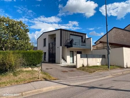 studio dans immeuble de 2 logements / terrasse / parking
