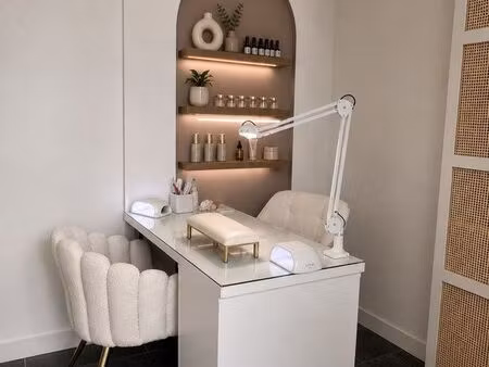 poste prothésiste ongulaire - coworking beauté à louer