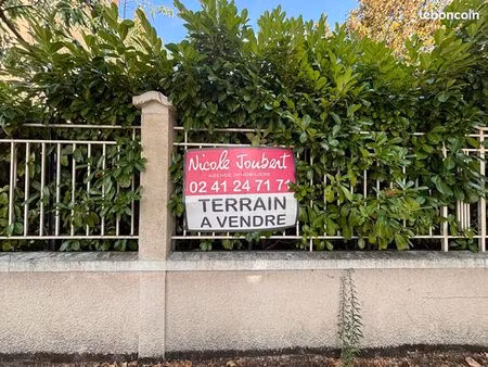 terrain 610 m² angers