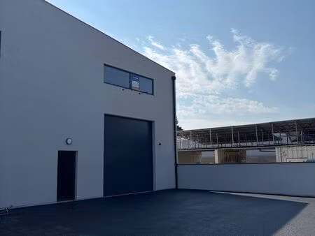 local 200m2 au sol possibilité 400m2