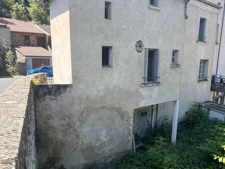 maison de bourg 3 chambres avec jardin et cave à rénover