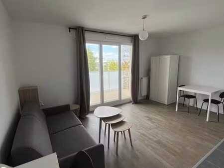 studio 1 pièce 28 m²