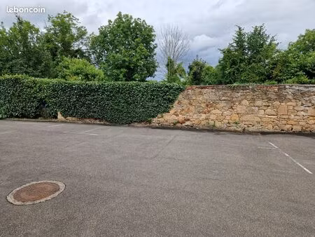 loue parking