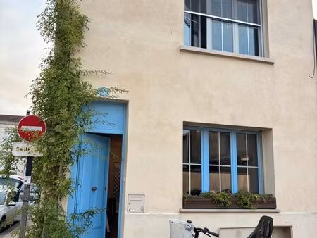 très belle échoppe rénovée + de 82m2 t3 proche barrière de pessac