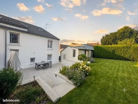 maison bourgeoise de caractère – 240 m² habitables – 7 chambres – terrain de 806 m² – juil