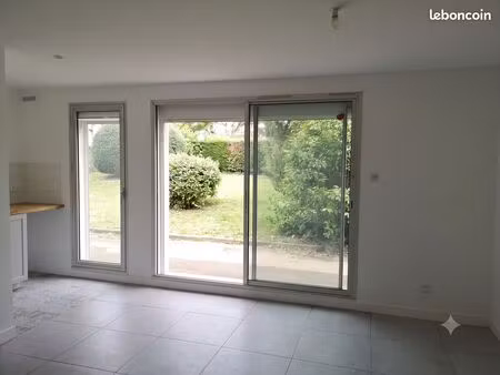 studio très lumineux au rez de chaussée