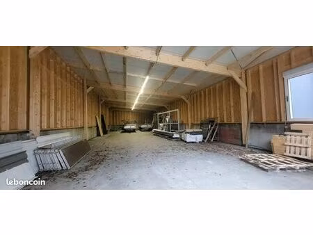 local 300 m² vannes
