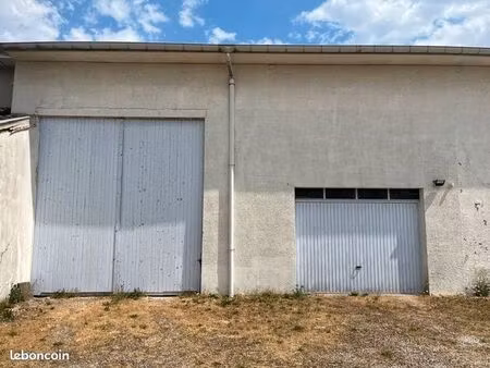 grange de 167 m2 avec dalle béton et électricité