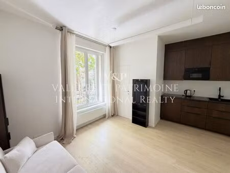 studio meublé de standing – 17 07 m² – avenue hoche – paris 8 e