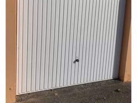 grand box / garage fermé à louer