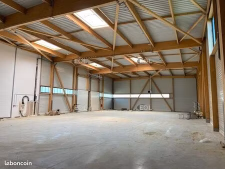 local bureaux 1 102 m²