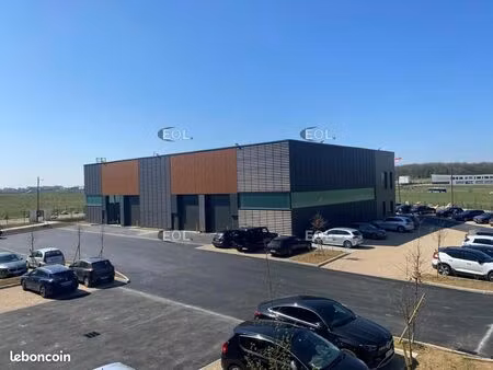 local bureaux 910 m²