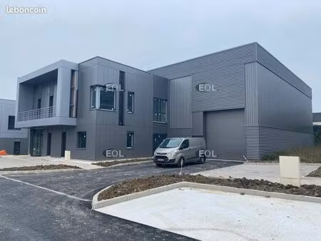 local bureaux 700 m²