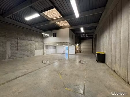 local bureaux 225 m²