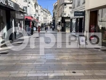 local commercial 24 m²