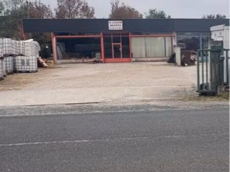 local dépôt hangard stockage