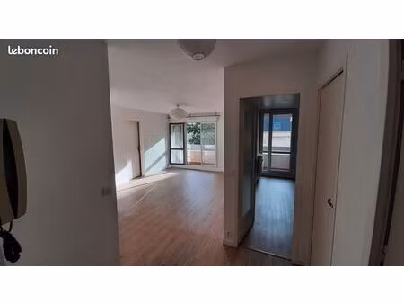à louer – bel appartement t3 de 66 m² avec 2 balcons  parking en sous-sol et cave – tinque