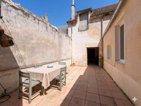 à vendre jolie maison dans centre historique de la charité sur loire