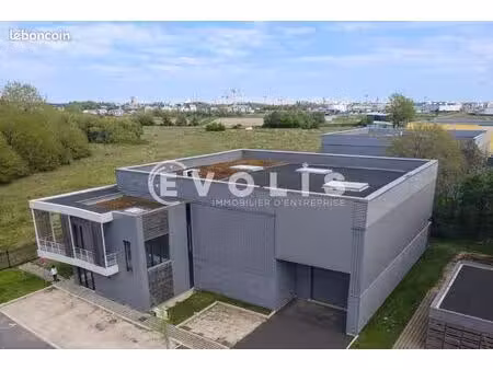 local d'activité 2 453 m²