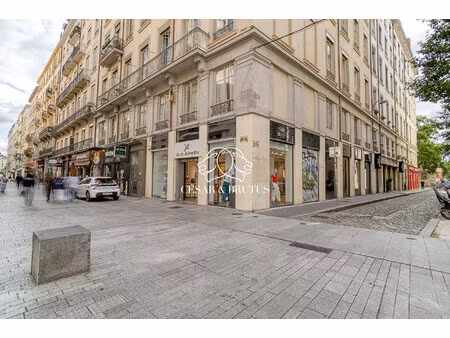 lyon 2? – presqu'île rue victor hugo– murs commerciaux d'