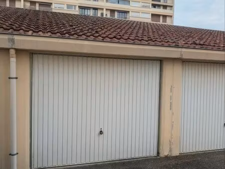 garage fermé quartier metz sablon