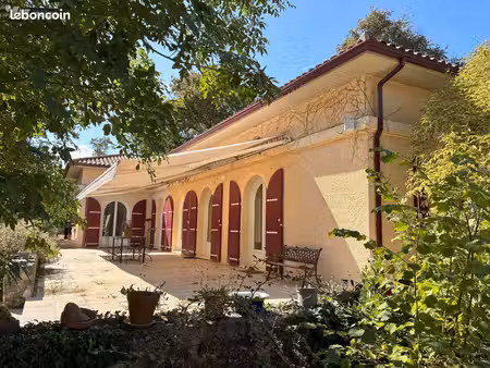maison 8 pièces 260 m²